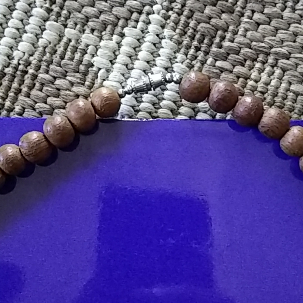 Gorgeous wooden necklace - Picture 2 of 3